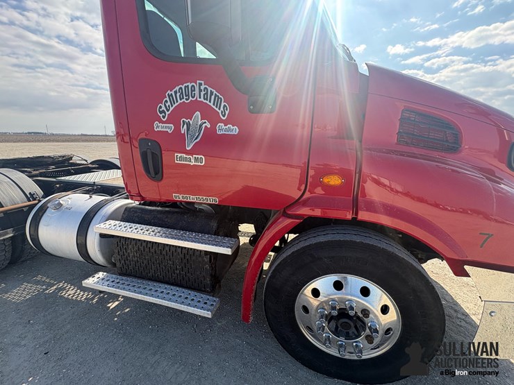 2015-freightliner-cascadia-113-image-17