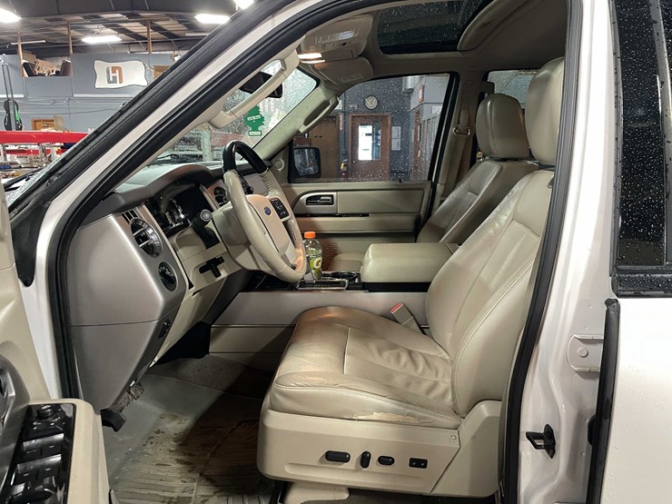 2014-ford-expedition-limited-image-29