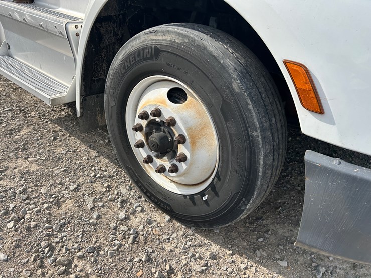 2016-peterbilt-579-image-8