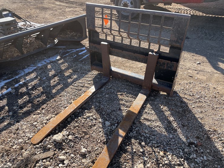 #6096-•-cat-universal-mount-pallet-forks-image-1