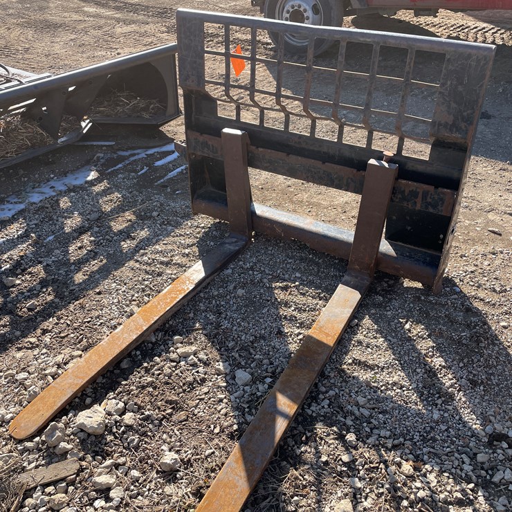 #6096 • CAT Universal Mount Pallet Forks