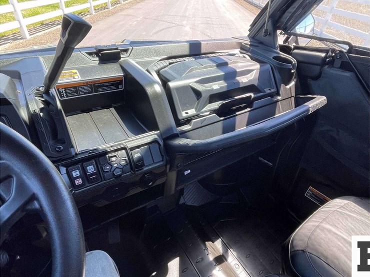 2023-can-am-defender-xt-h09-utv-image-6