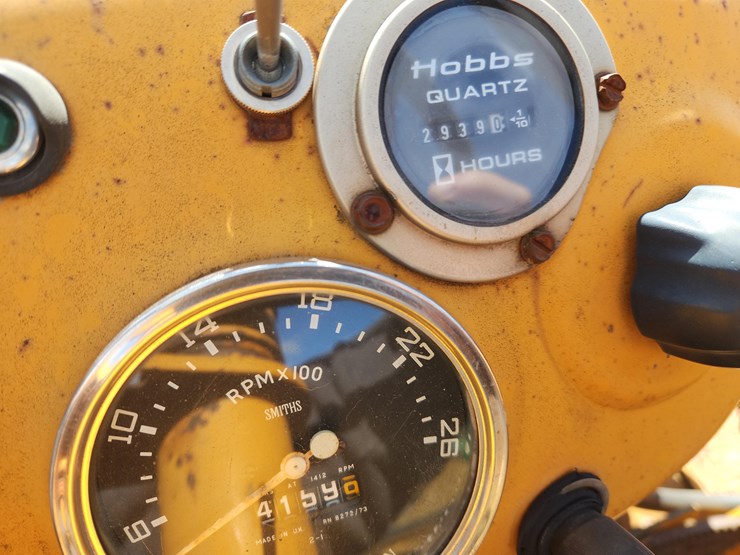 case-380-roadrunner-tractor-with-case-436-loader-image-12