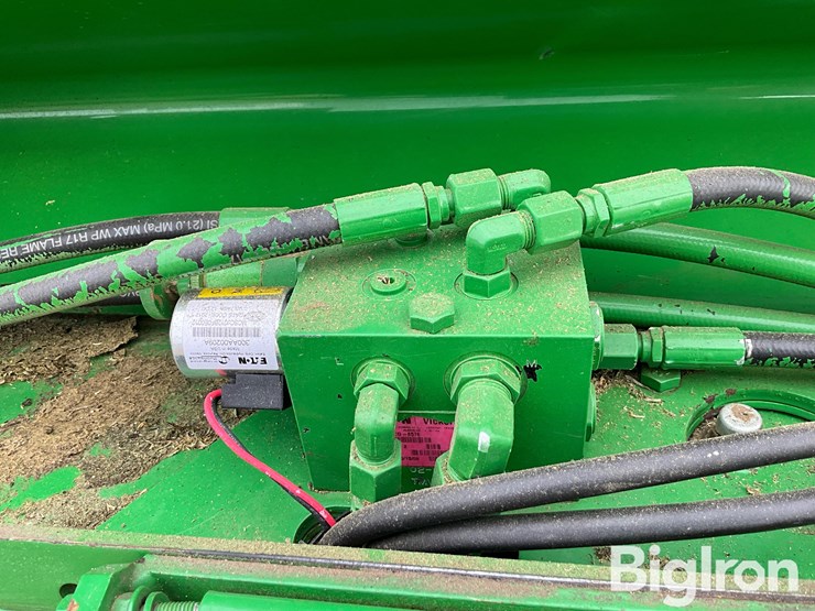 2010-john-deere-568-image-20