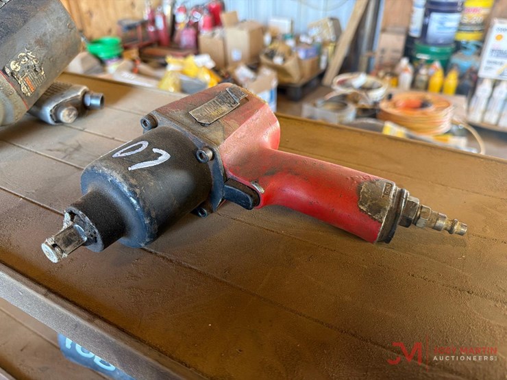 1/2"-drive-pneumatic-impact-wrench-image-1