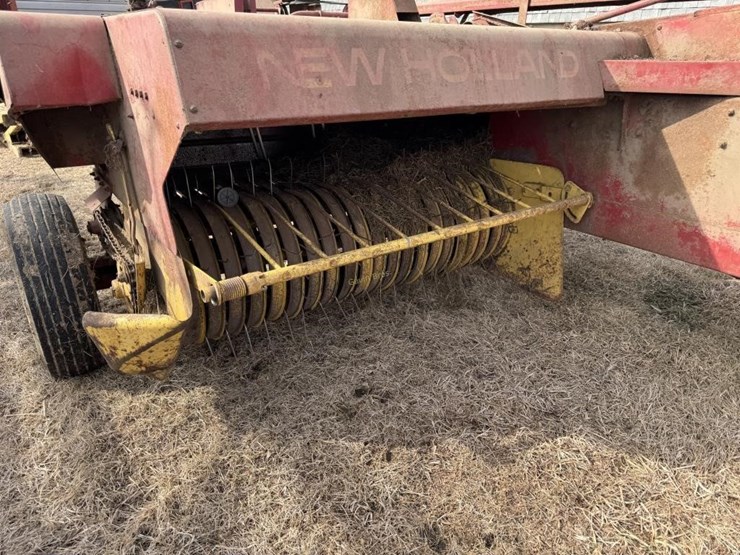 new-holland-273-image-3