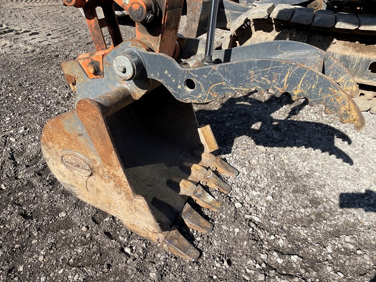 hitachi-zx30u-image-9