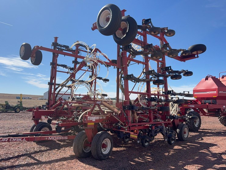 morris-contour-air-seeder-with-morris-8300-air-cart-image-12