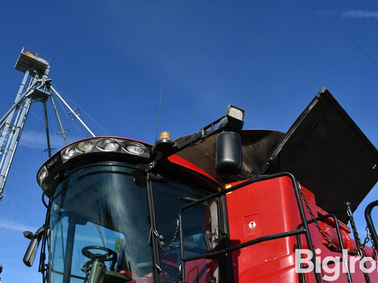 2017-case-ih-8240-image-13