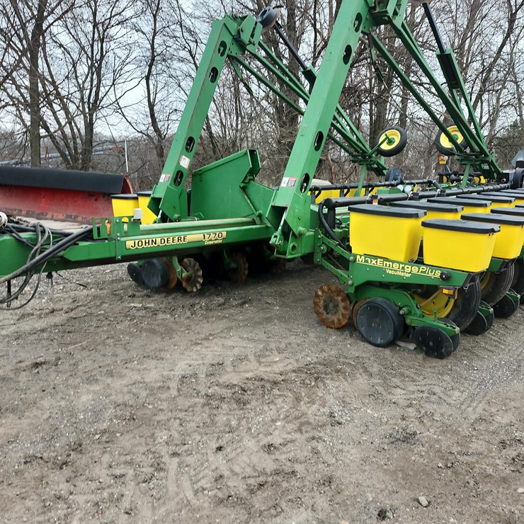 JOHN DEERE 1770
