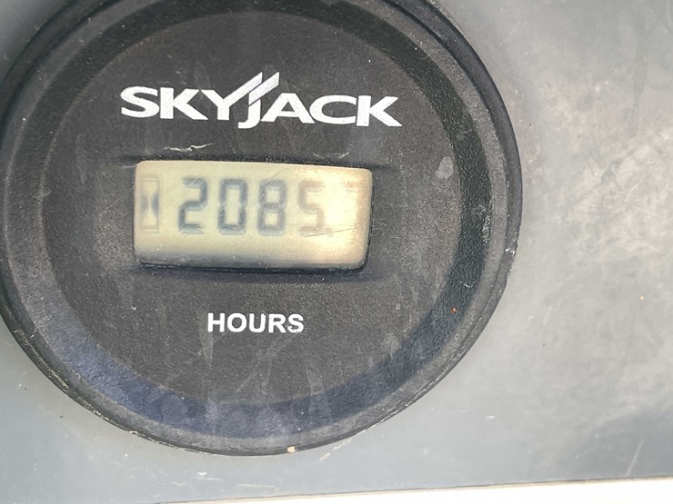 skyjack-sj6826rt-image-15