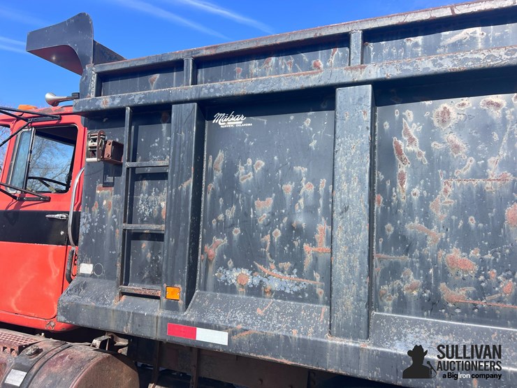 1981-mack-r686st-image-11