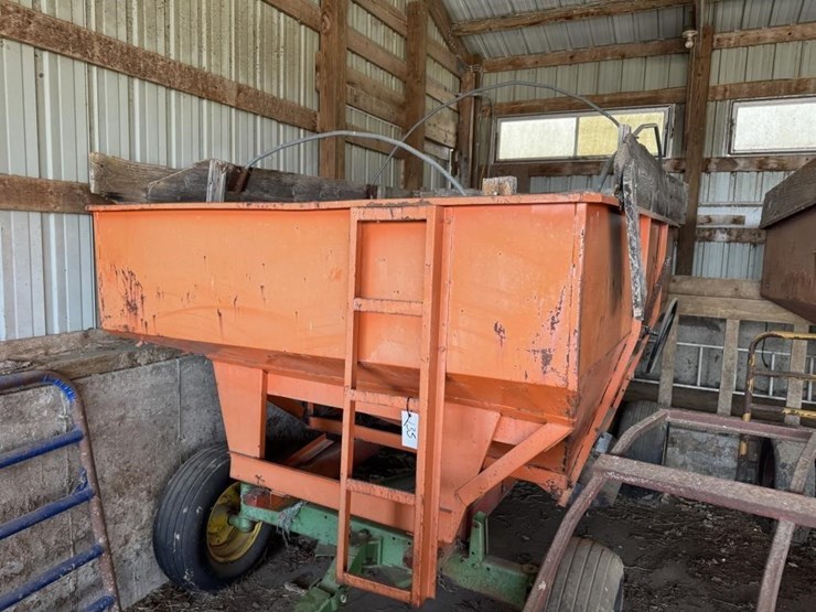 gravity-box-on-john-deere-gear-image-4