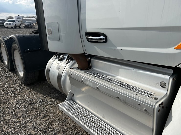 2016-peterbilt-579-image-9