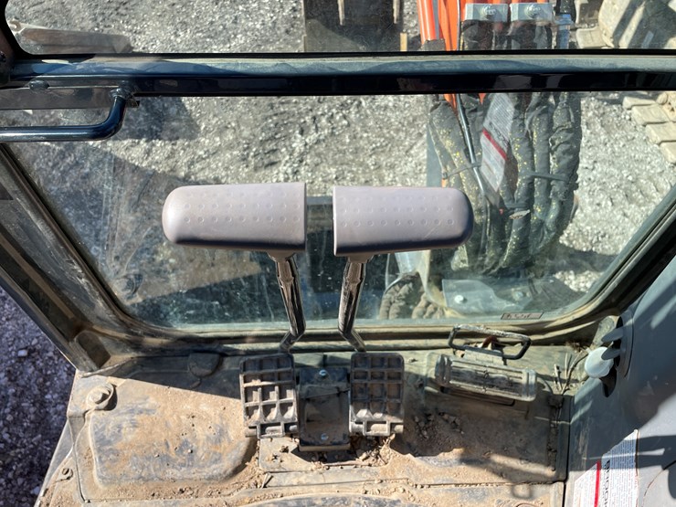 hitachi-zx30u-image-43