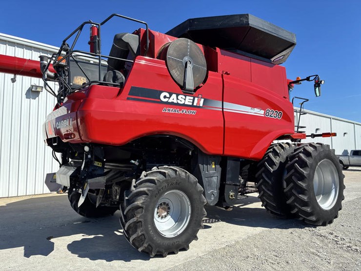 2012-case-ih-8230-image-5