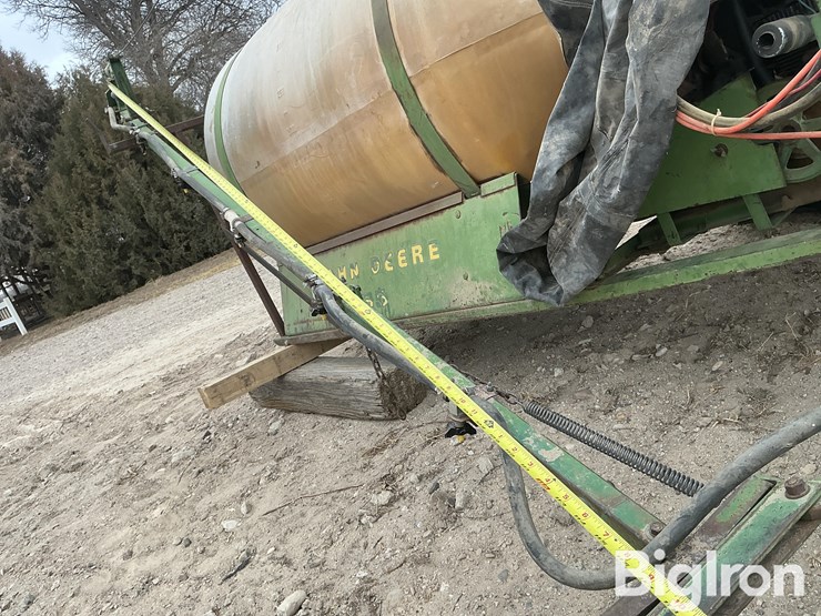 john-deere-335-image-17