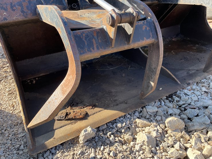 #6102-•-universal-mount-smooth-edge-grapple-bucket-image-4