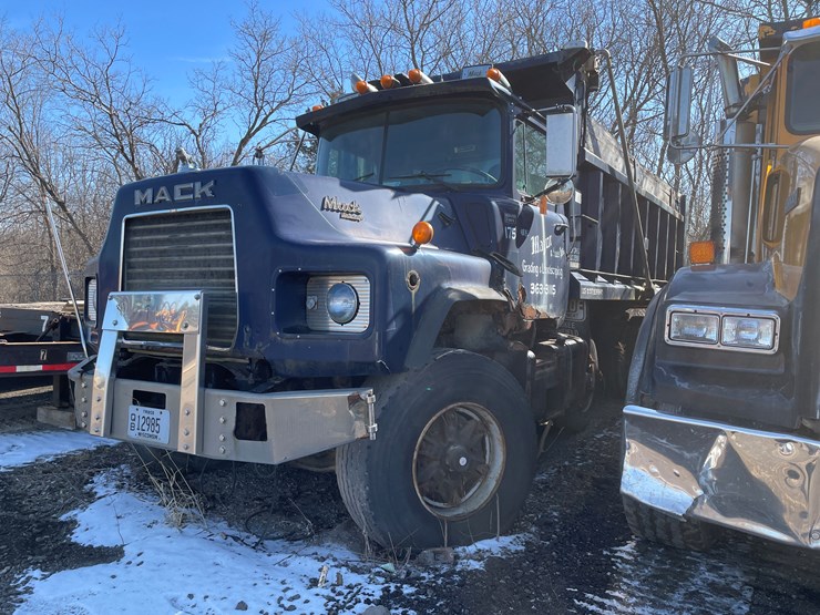 1993-mack-dm690s-image-1