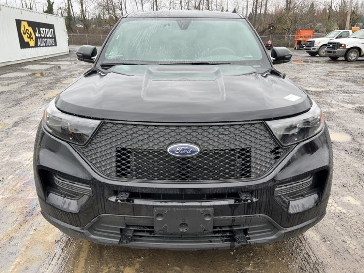 2023-ford-explorer-image-8