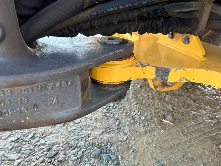 2012-volvo-bl70b-image-62