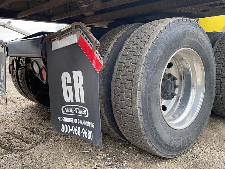 2017-peterbilt-579-image-11