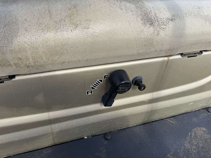 2012-yamaha-ydrax2-gas-powered-4-seat-golf-cart-image-13