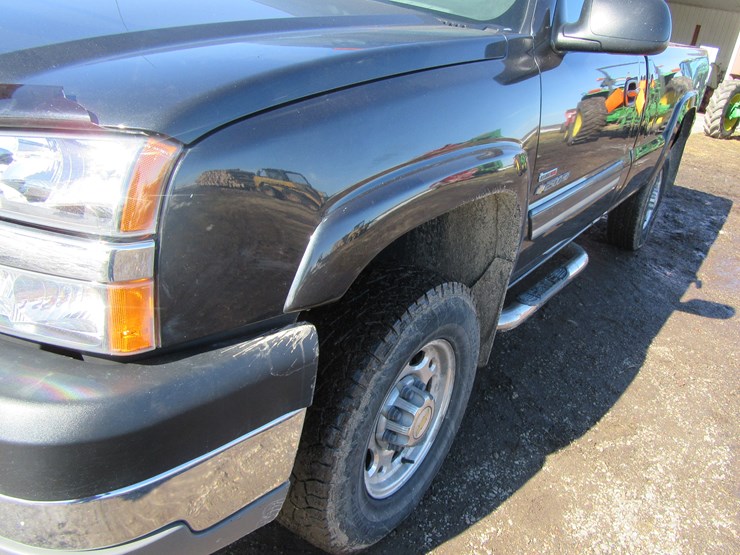 2004-chevrolet-2500-image-5