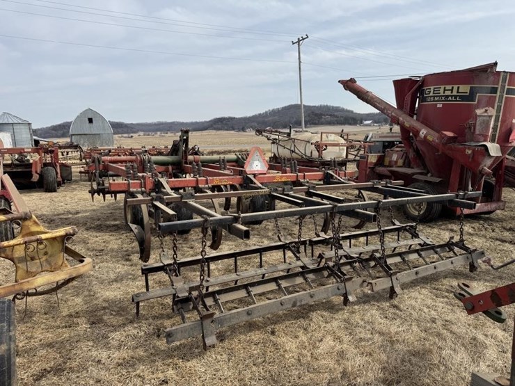 brillion-9-shank-chisel-plow-image-6