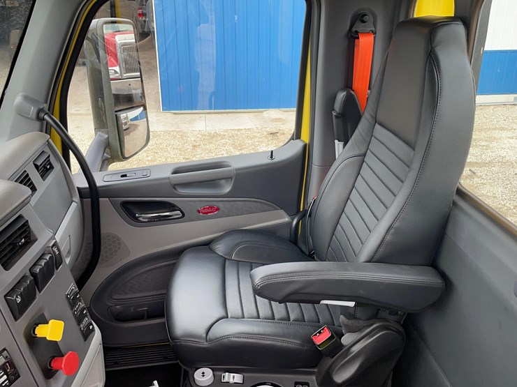 2017-peterbilt-579-image-20