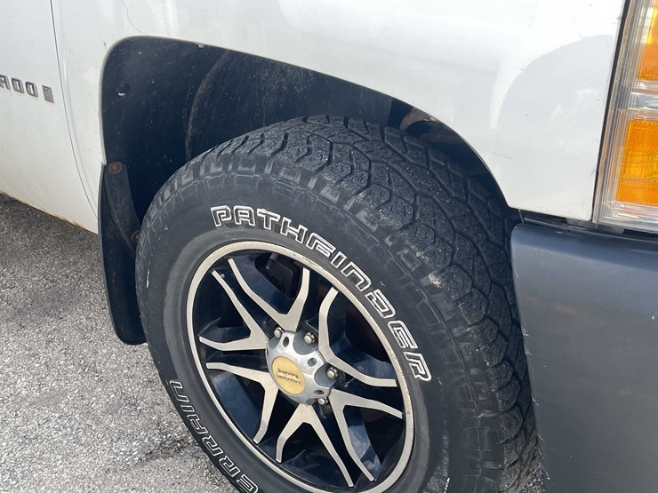 #1429-•-2008-white-chevy-silverado-(has-wi-title)-(of)-image-11