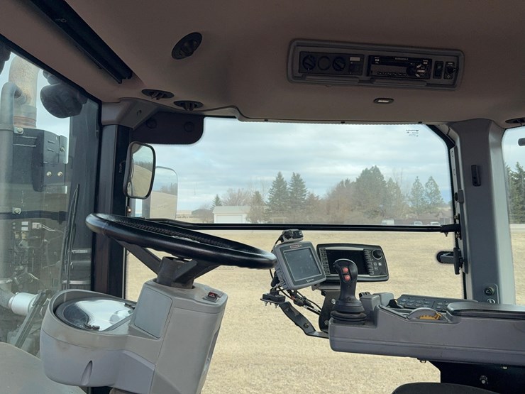 2017-versatile-375-tractor-image-21