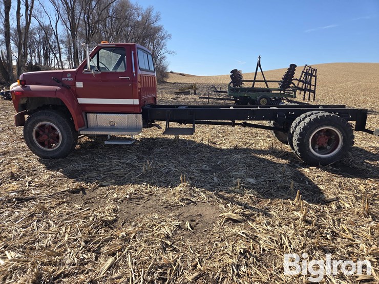 1992-ford-f700-image-8