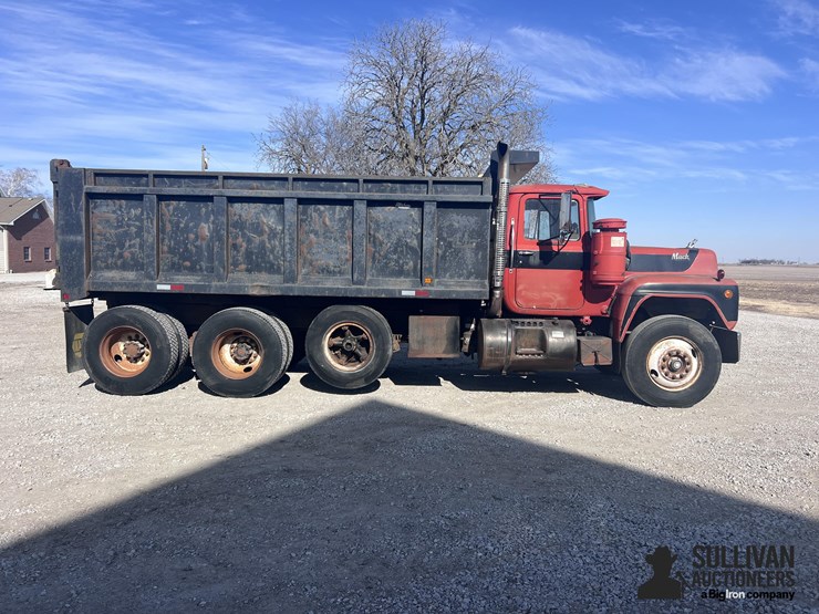 1981-mack-r686st-image-4