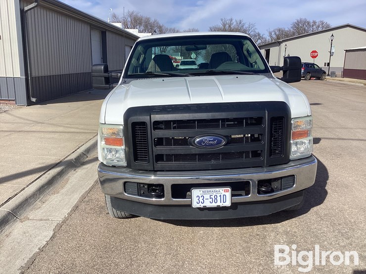 2010-ford-f250-xl-image-2