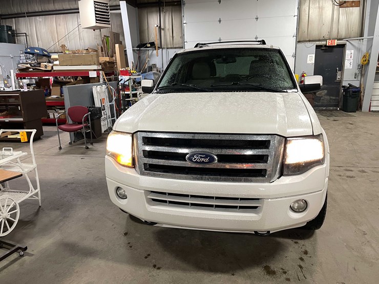 2014-ford-expedition-limited-image-2