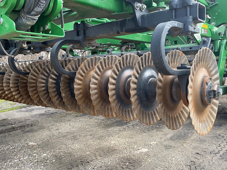 2022-john-deere-2660vt-image-5