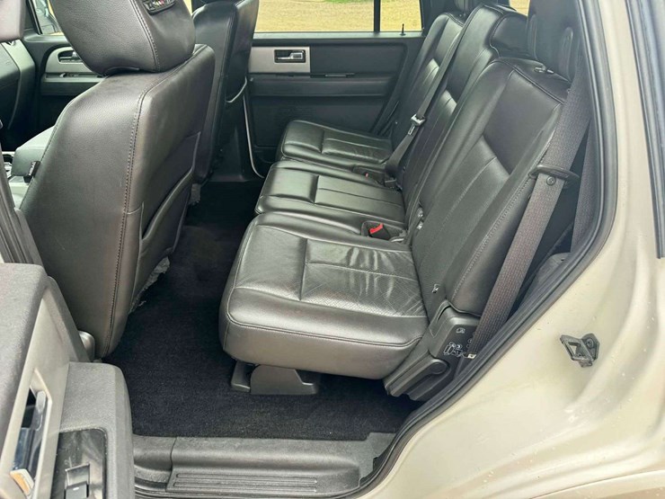 2014-ford-expedition-limited-image-14