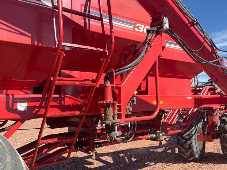 morris-contour-air-seeder-with-morris-8300-air-cart-image-35