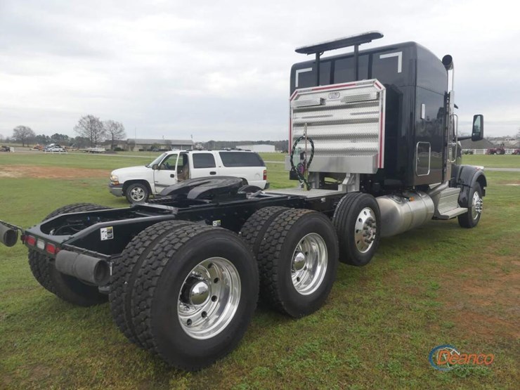 2025-peterbilt-567-image-2