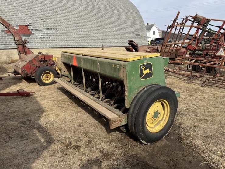 john-deere-300-image-4