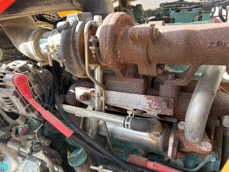 2012-volvo-bl70b-image-82