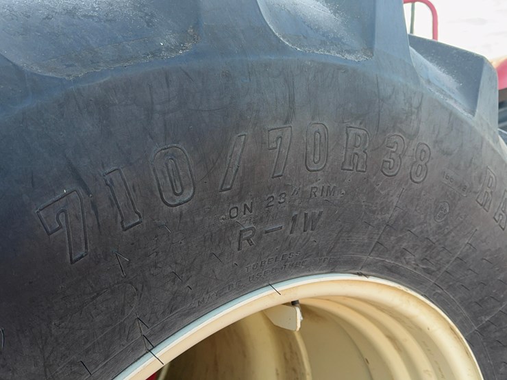 2017-versatile-375-tractor-image-15