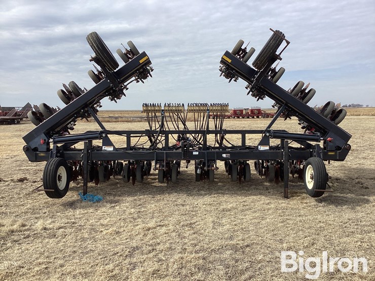 strip-cat-16r30-strip-till-machine-image-2