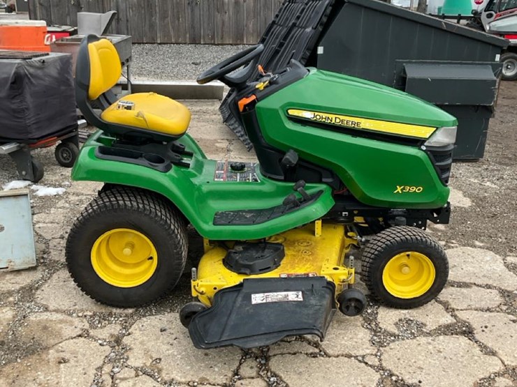 john-deere-x390-image-6