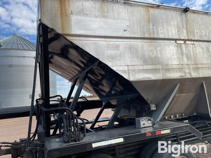 2001-magnolia-trailer-image-17