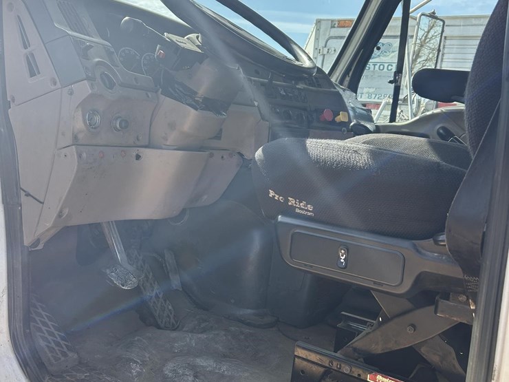 2003-sterling-lt9500-image-12