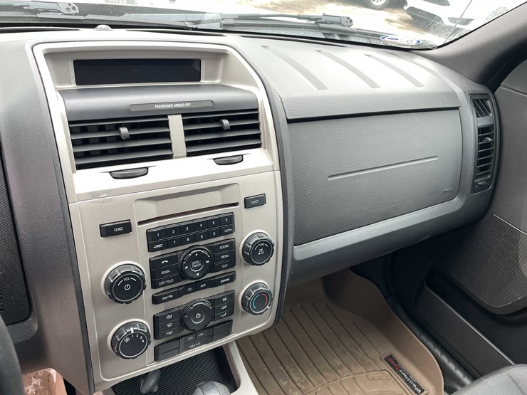 2011-ford-escape-image-47