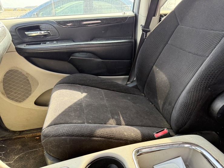 2014-dodge-grand-caravan-image-27