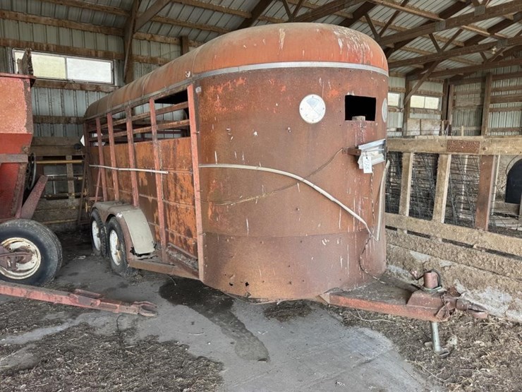 16'-delta-cattle-trailer-image-1